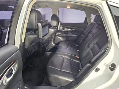 Infiniti M