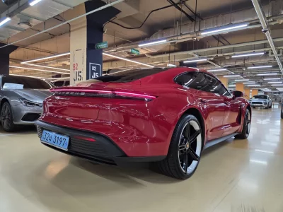 Porsche TAYCAN