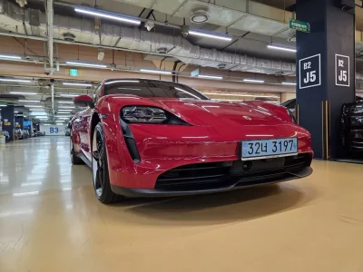 Porsche TAYCAN