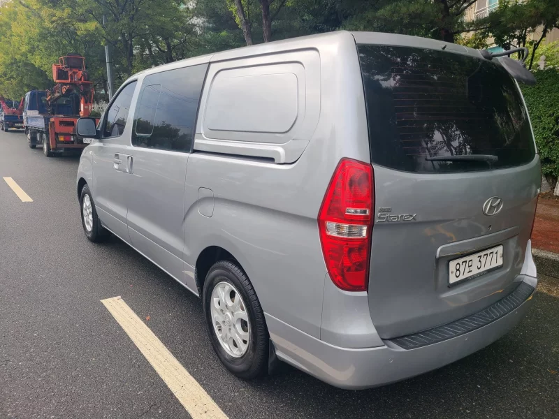 Hyundai Starex