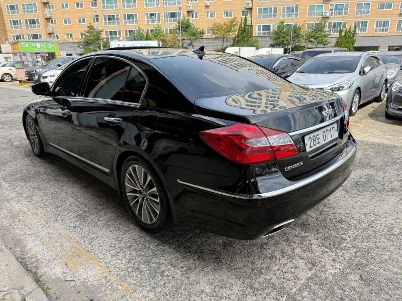 Hyundai Genesis