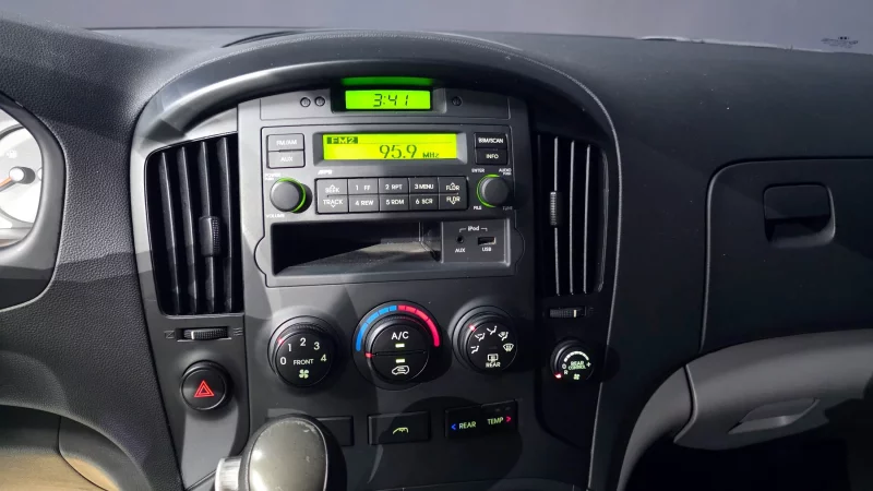 Hyundai Starex
