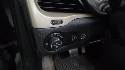 Jeep CHEROKEE