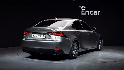 Lexus IS