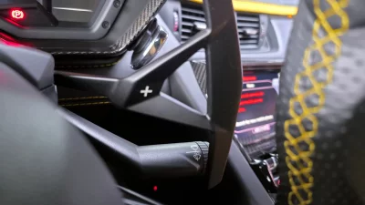 Lamborghini AVENTADOR
