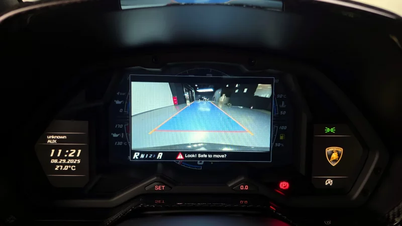 Lamborghini AVENTADOR