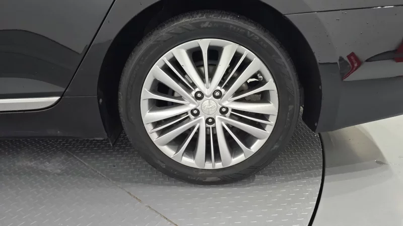 Hyundai Aslan