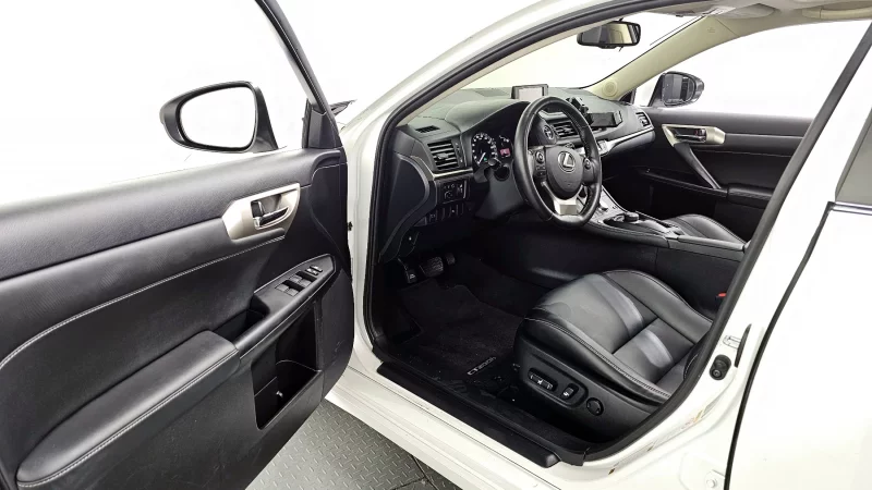 Lexus CT200h