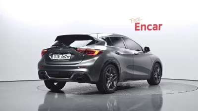 Infiniti Q30