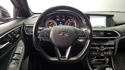 Infiniti Q30