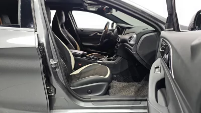 Infiniti Q30