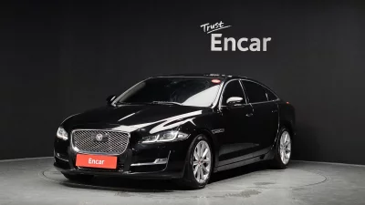 Jaguar XJ