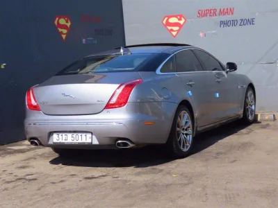 Jaguar XJ