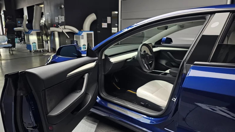 Tesla MODEL 3