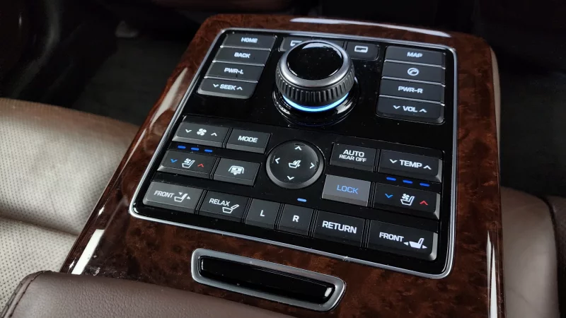 Hyundai Equus
