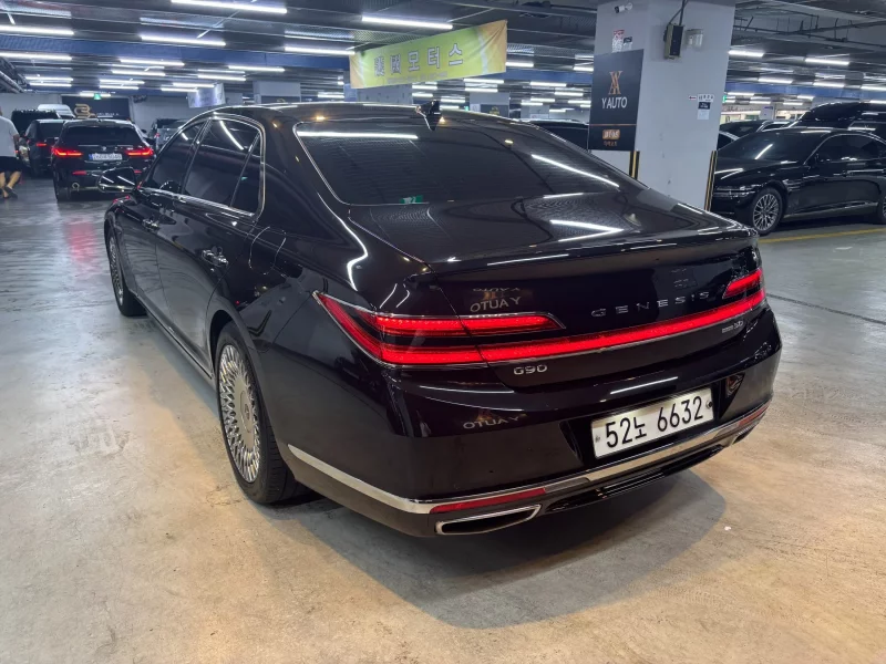 Genesis G90