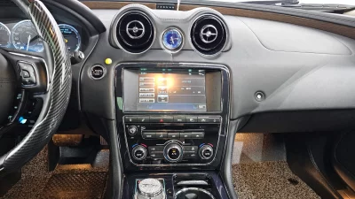 Jaguar XJ