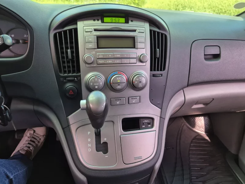 Hyundai Starex