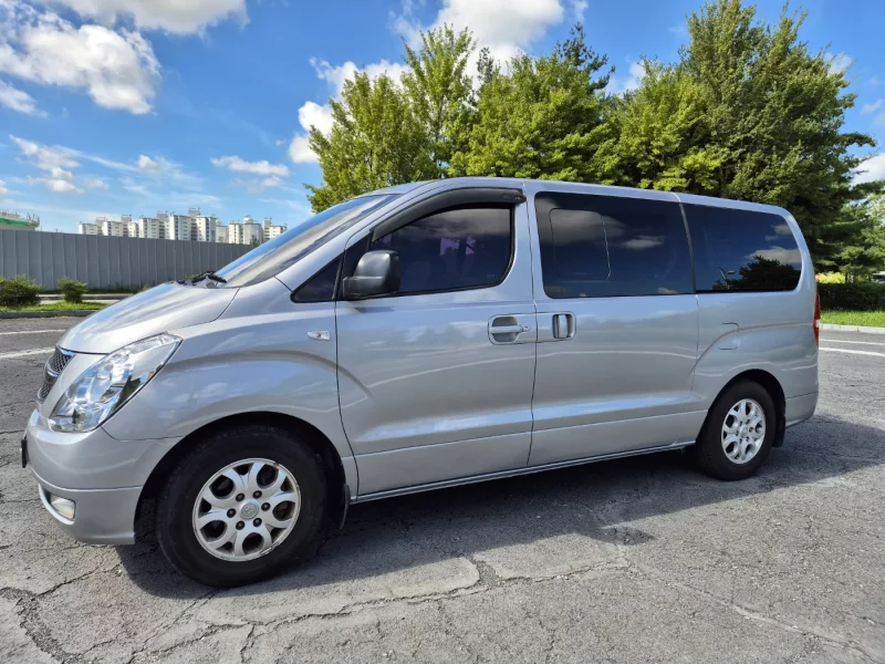 Hyundai Starex