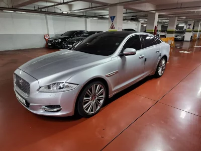 Jaguar XJ