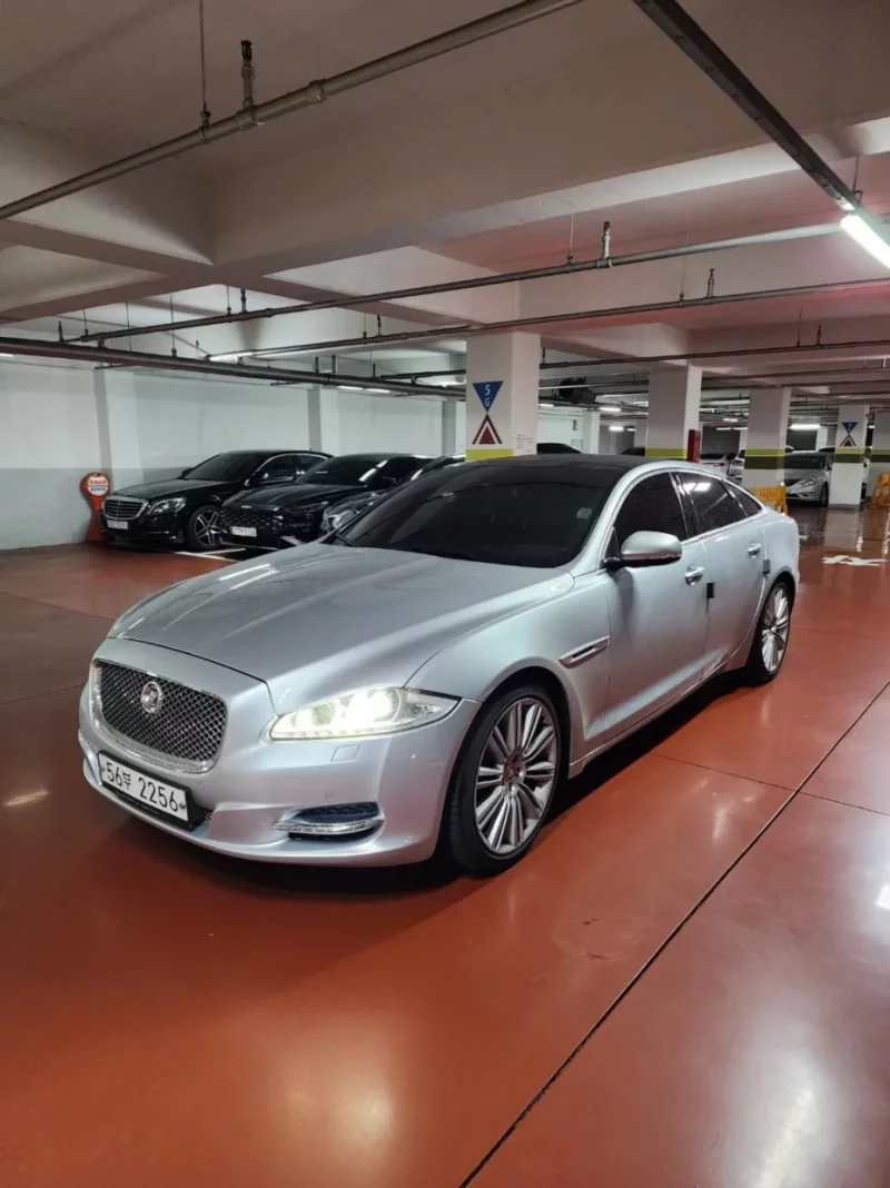 Jaguar XJ