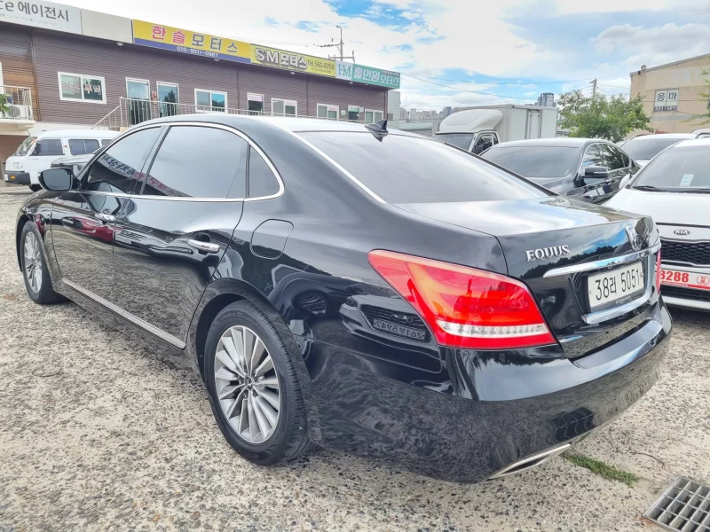 Hyundai Equus