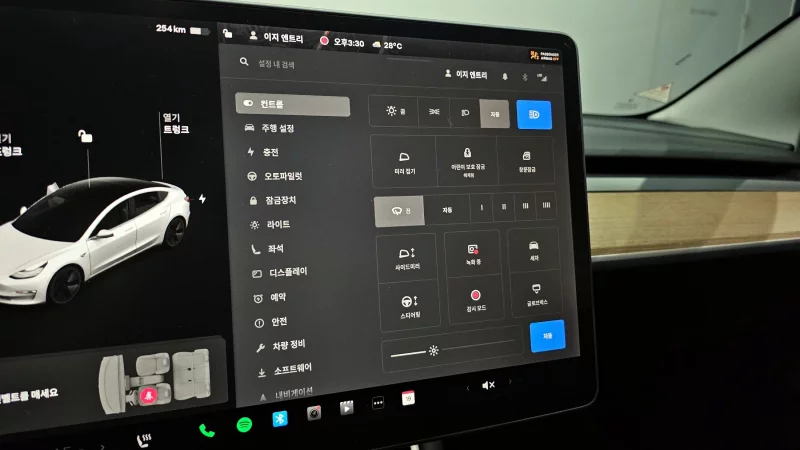 Tesla MODEL 3