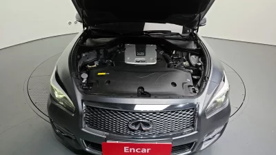 Infiniti Q70