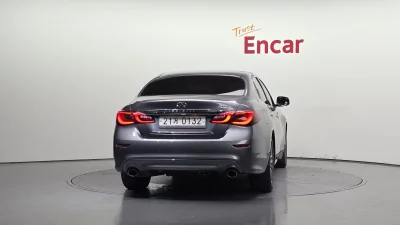 Infiniti Q70