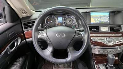 Infiniti Q70
