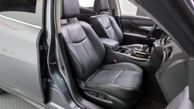 Infiniti Q70