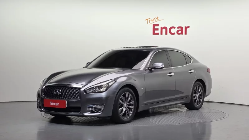 Infiniti Q70