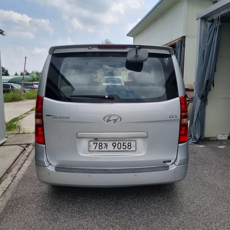Hyundai Starex