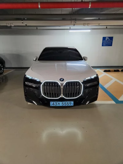 BMW i7