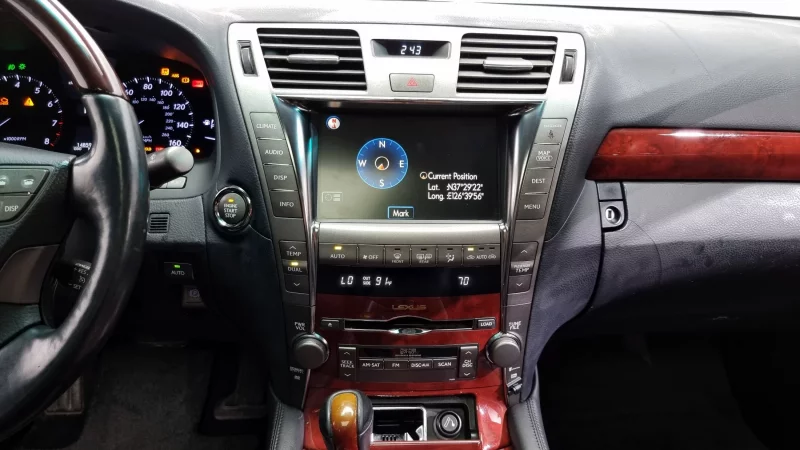 Lexus LS