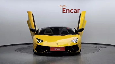 Lamborghini AVENTADOR