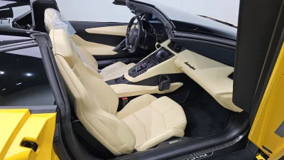 Lamborghini AVENTADOR