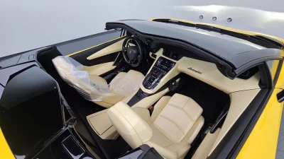 Lamborghini AVENTADOR