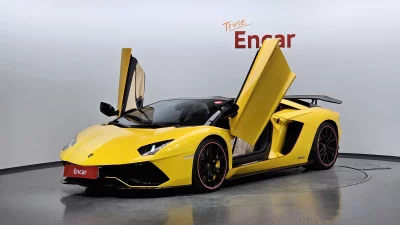 Lamborghini AVENTADOR