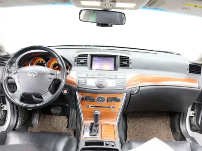 Infiniti M