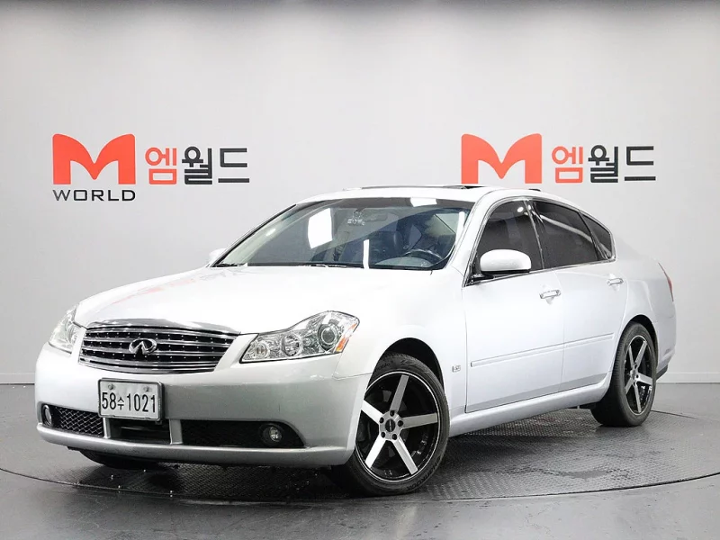 Infiniti M