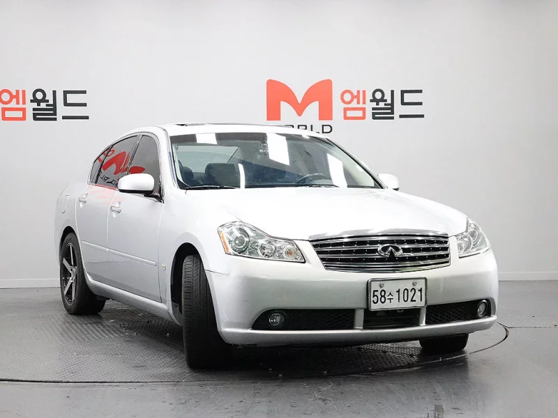 Infiniti M