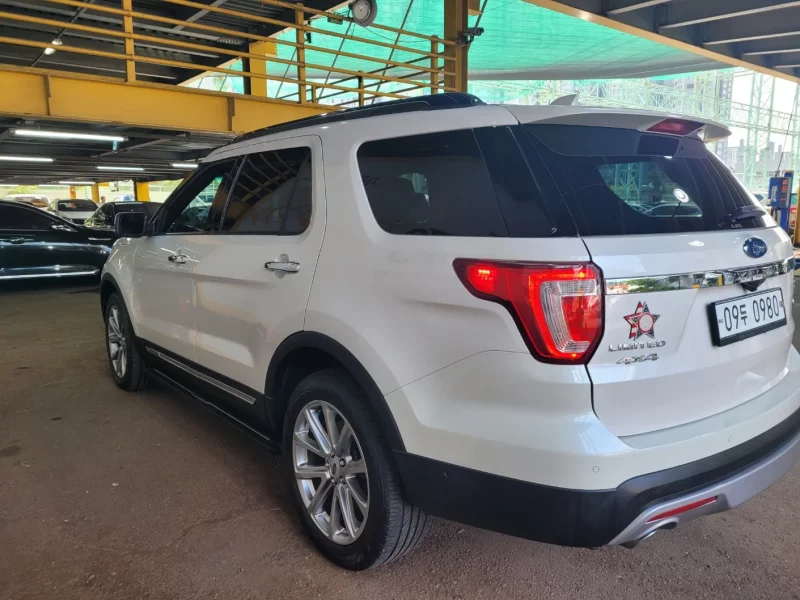 Ford EXPLORER