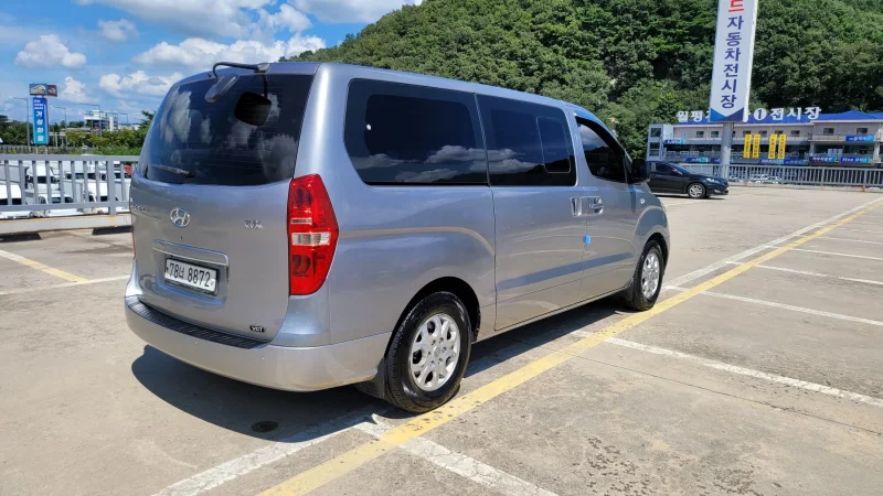 Hyundai Starex