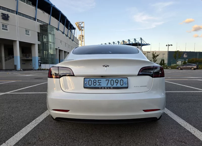 Tesla MODEL 3