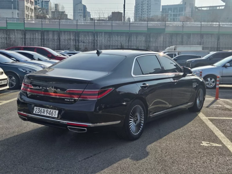 Genesis G90