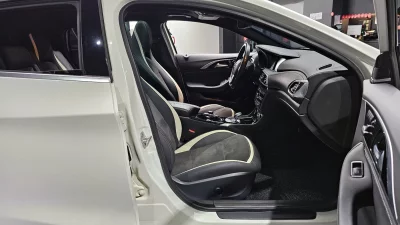Infiniti Q30