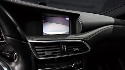 Infiniti Q30
