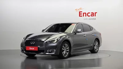 Infiniti Q70