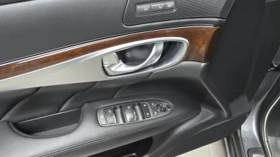 Infiniti Q70